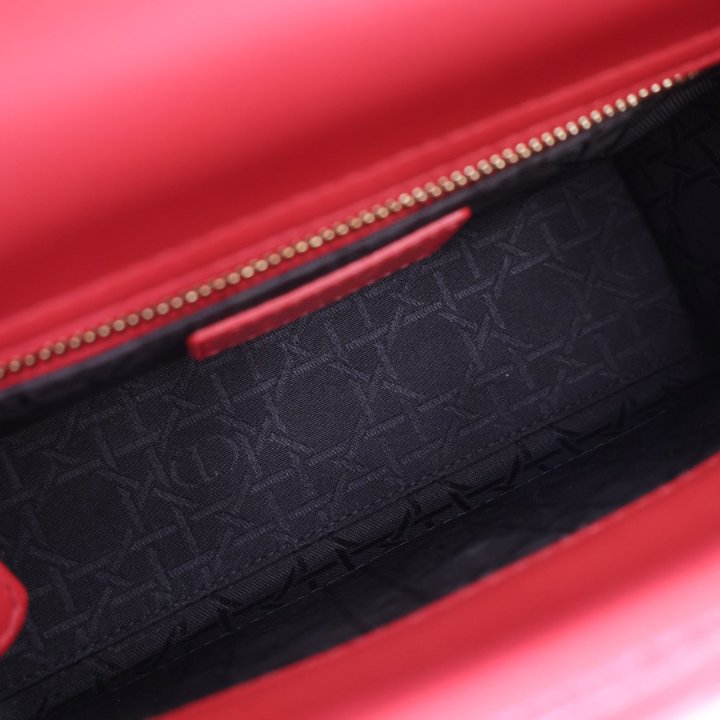【無料郵送/関税込/正規品】 (W) Dior Abcdior W Weigela Wax Mi My ABCDior Letter W Badge Pale Gold-Finish Metal | DIOR