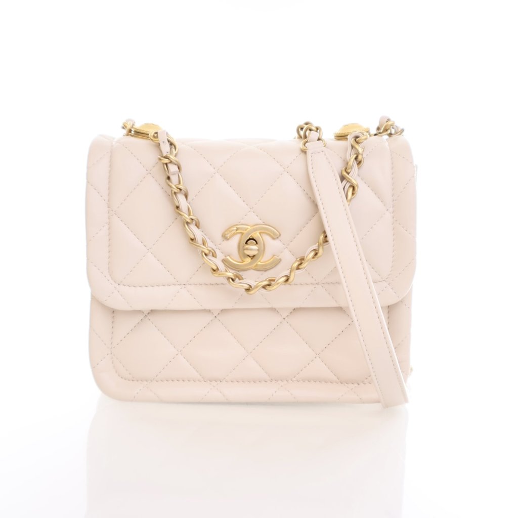 新品未使用　タグ付き　vintage CHANEL グローブ　ホワイト CHANEL CC Logo Matelasse Chain Shoulder Bag Leather White
