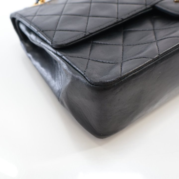 VINTAGE●CHANEL●ヴィンテージクラシックハンドバッグ レザー Chanel Classic Vintage Flap Black Lambskin Handbag - Luxe Du