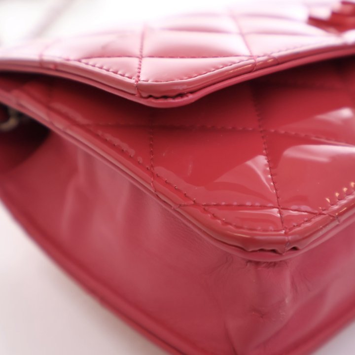 【CHANEL】Chanel WOC（Patent Goatskin）【ランク:A】 Chanel Beige Patent Reissue Wallet On Chain (WOC) - Luxe Du Jour