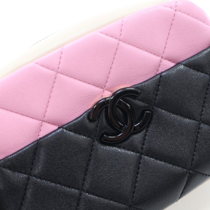 【CHANEL】Chanel camera bag★シャネル【ランク:A】 New 24S Chanel Collectible Runway Camera White Mirror