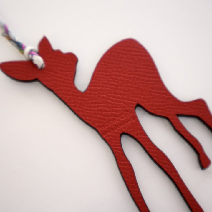 HERMES∽チャーム ウサギ Charm lapin petit h☆-パリ安心速達☆ Hermes Petit H Fawn Charm - Luxe Du Jour