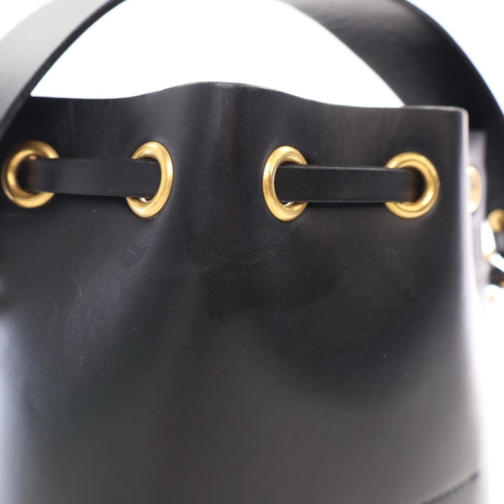 ショルダーバッグ・ポシェット VALENTINO BLACK LEATHER BUCKET BAG Valentino Bucket Bag - Luxe Du Jour