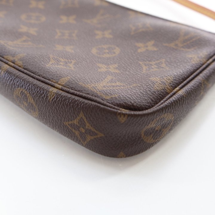 Louis Vuitton ベージュ レザー バングル SN1909