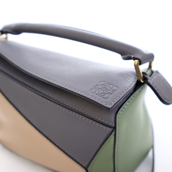 LOEWE☆PUZZLE MINI SOLIDバッグ Loewe Mini Puzzle Bag - Luxe Du Jour