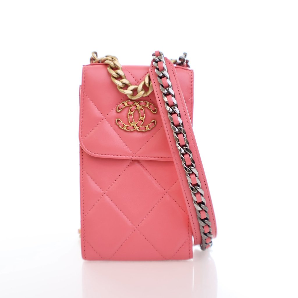 【CHANEL】Chanel 19 phone bag★シャネル【ランク:A】 Chanel Pink Lambskin 19 Phone Holder - Luxe Du Jour