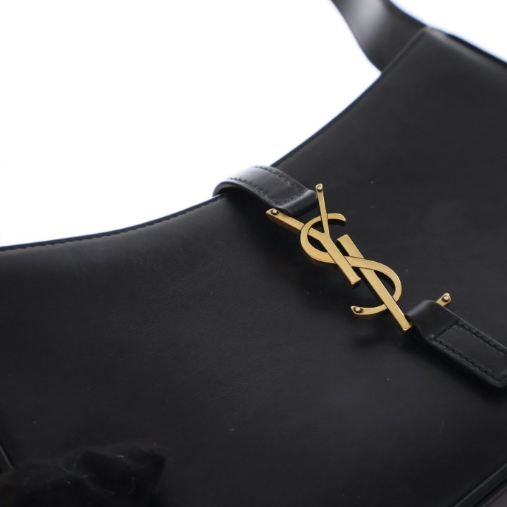 【Saint Laurent】YSL M.BAG HOBO 5A7 QUEENS CALF◆7103182R20W Saint Laurent Ysl M.Bag Hobo 5A7 Queens Calf in Brown | Lyst