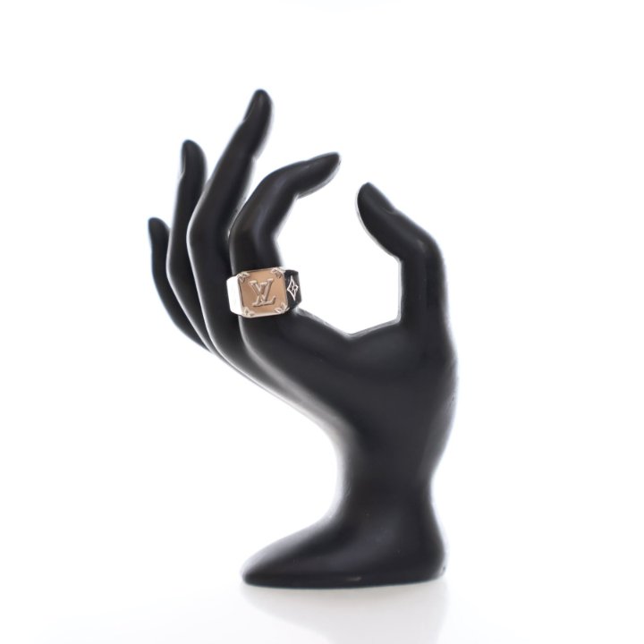 Louis Vuitton Signet Ring Sz 58.5 - Luxe Du Jour