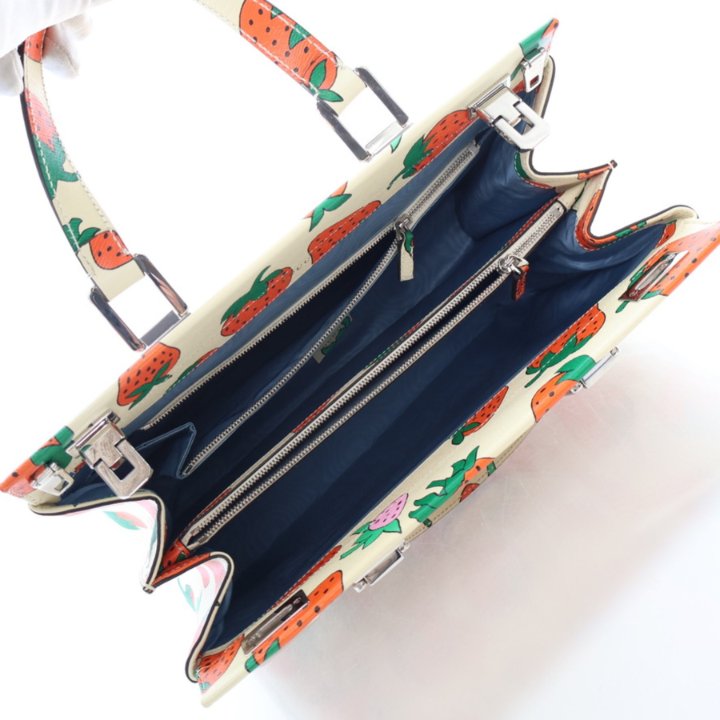 Gucci Strawberry Zumi Medium - Luxe Du Jour