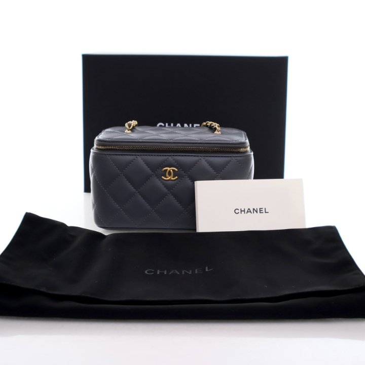 【CHANEL】Chanel vanity case★シャネル【ランク:A】 Chanel Beige Lambskin Metal Top Handle Vanity Case - Luxe Du