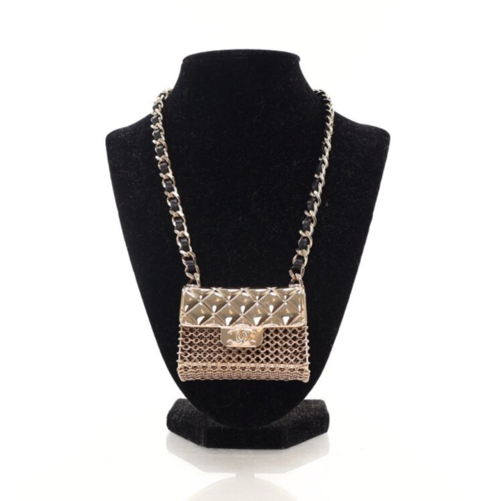 【CHANEL】miniature locket pendant necklace【ランク:A】 Chanel Locket Pendant Necklace - Gold-Tone Metal Pendant