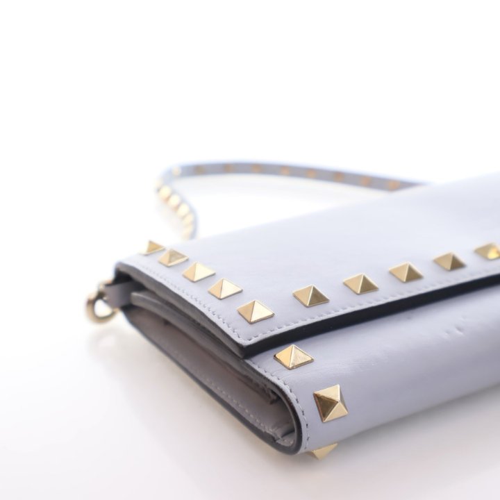 ショルダーバッグ・ポシェット VALENTINO Valentino Garavani Rockstud Wallet With Strap Rockstud Wallet With Chain In Grainy Calfskin for Woman in