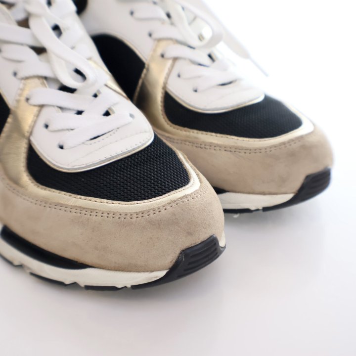 Chanel Sneakers Sz 37 - Luxe Du Jour