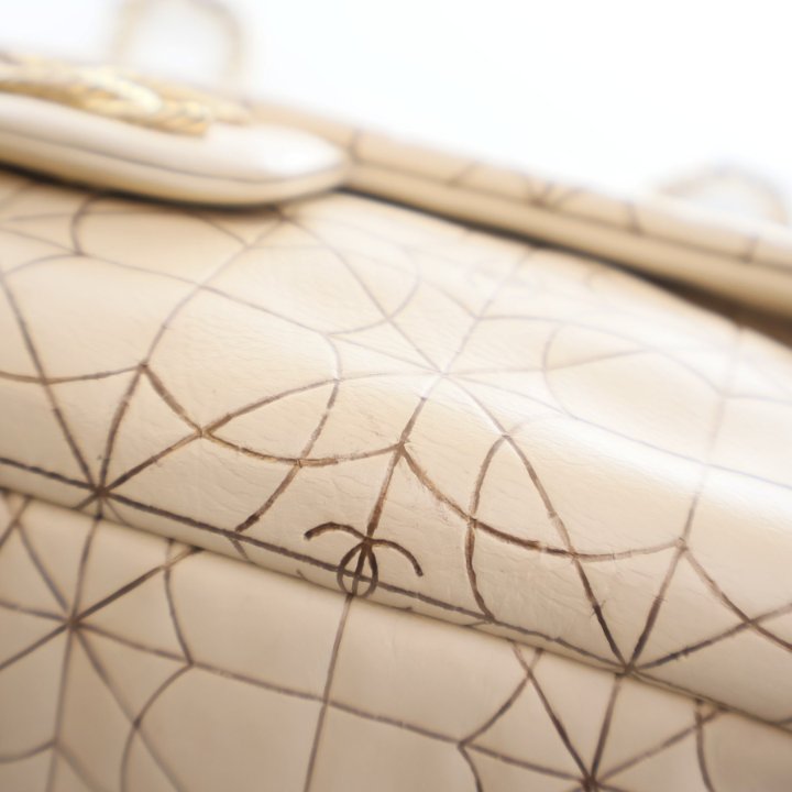CHANEL ベージュ ジャンパー Chanel O-Case Zip Pouch - Luxe Du Jour