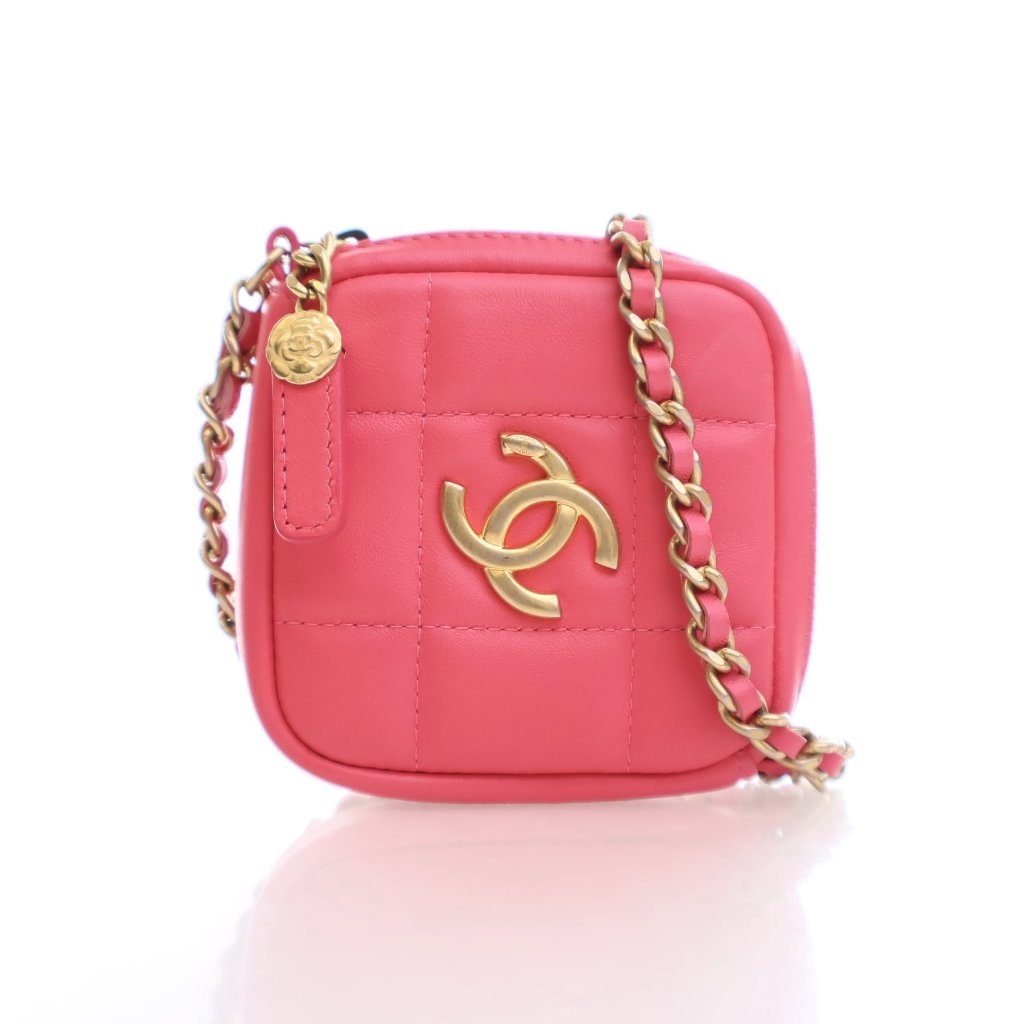 Chanel Mini Pink Lambskin Diamond CC Pouch Luxe Du Jour