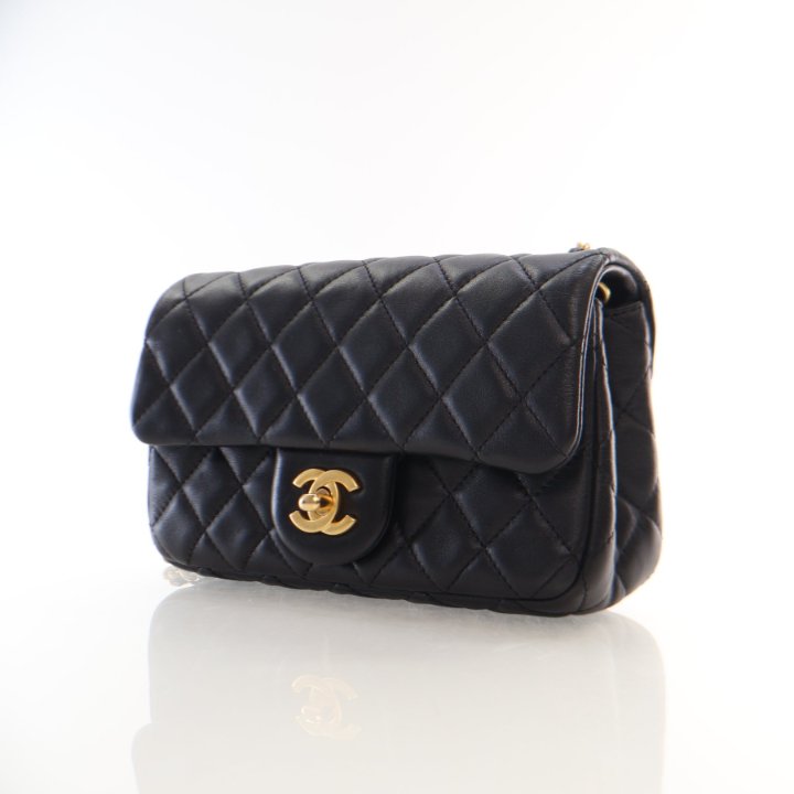 Min。CHANEL Chanel Red Quilted Lambskin Leather Pearl Crush Rectangular Mini