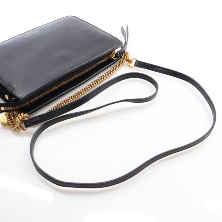 バッグ・カバンその他 Givenchy General ジバンシィからコンパクトな新作バッグ『ナノ ヴォワイユー』が