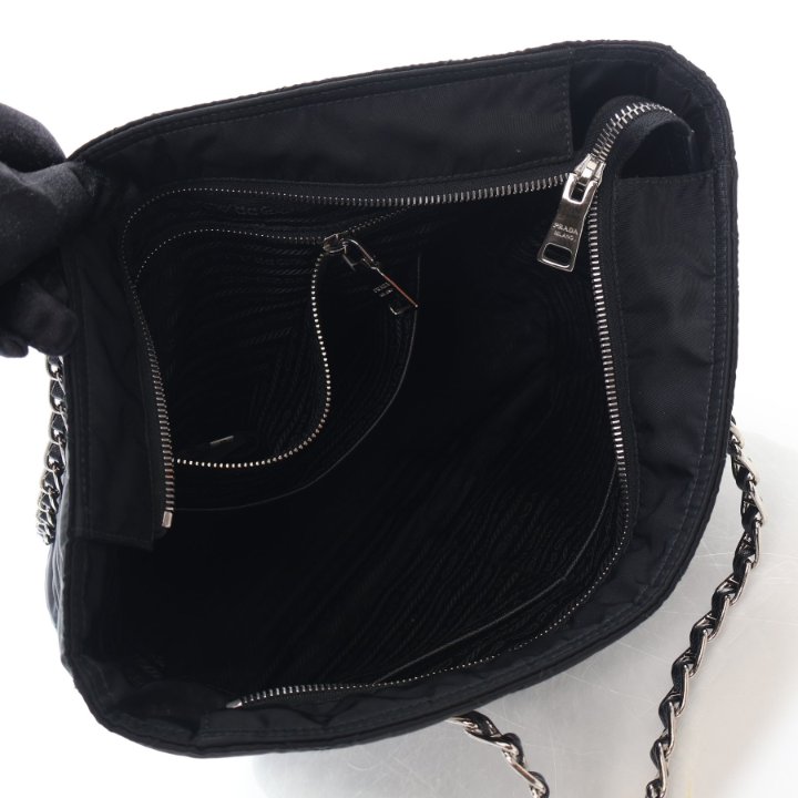 t*u様 年代美品 2000 PRADA TESSUTO NYLON BOWLE Prada Black Tessuto Nylon Bow Crossbody Tote Bag | Yoogi's