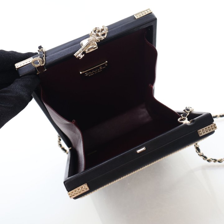 【CHANEL】 アドレス帳　7冊セット　バラ売り可能 Chanel Black Lambskin Room Card Minaudiere Evening Bag - Luxe Du Jour