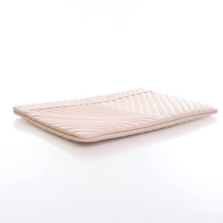 CHANEL ベージュ ジャンパー Chanel O-Case Zip Pouch - Luxe Du Jour