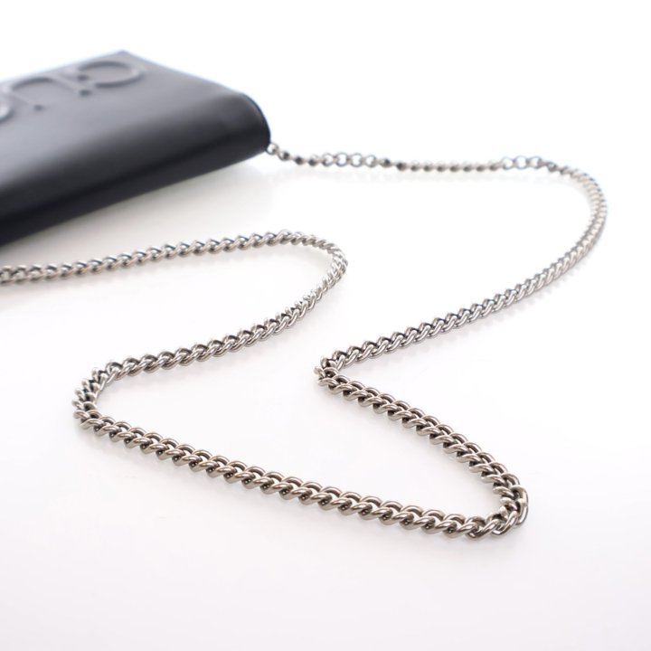 Gucci Logo Embossed Calfskin Chain Wallet - Luxe Du Jour