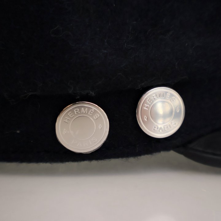 Hermes Navy Wool Newsboy Cap - Luxe Du Jour display picture 2