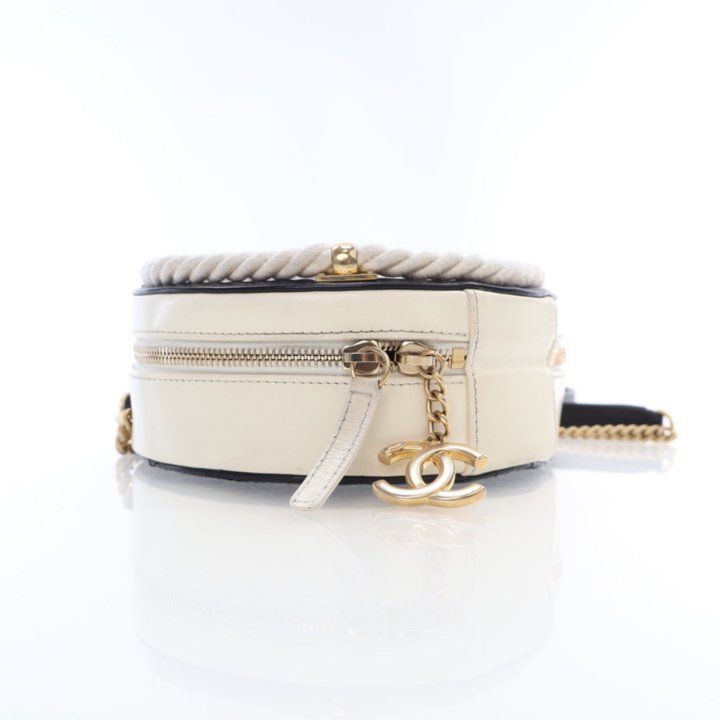 Chanel Black Calfskin En Vogue Round Bag - Luxe Du Jour