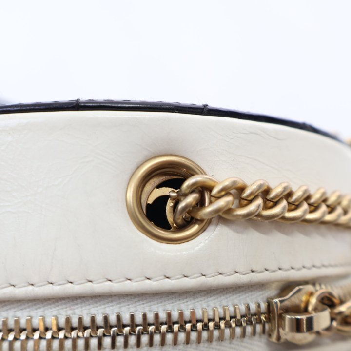 Chanel Black Calfskin En Vogue Round Bag - Luxe Du Jour