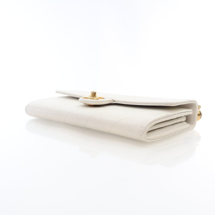 Chanel White Goatskin Chic Pearls Wallet on Chain (WOC