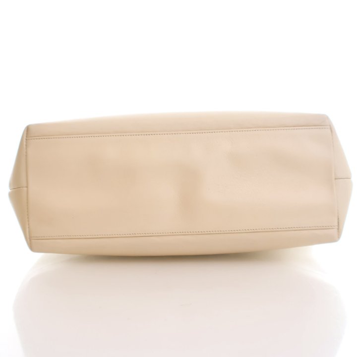 【ヴィンテージ】Rank:S☆Chanel Beige Petite Series15 ToteBag Chanel Vintage CC Tote Bag Beige Calfskin - Luxe Du Jour