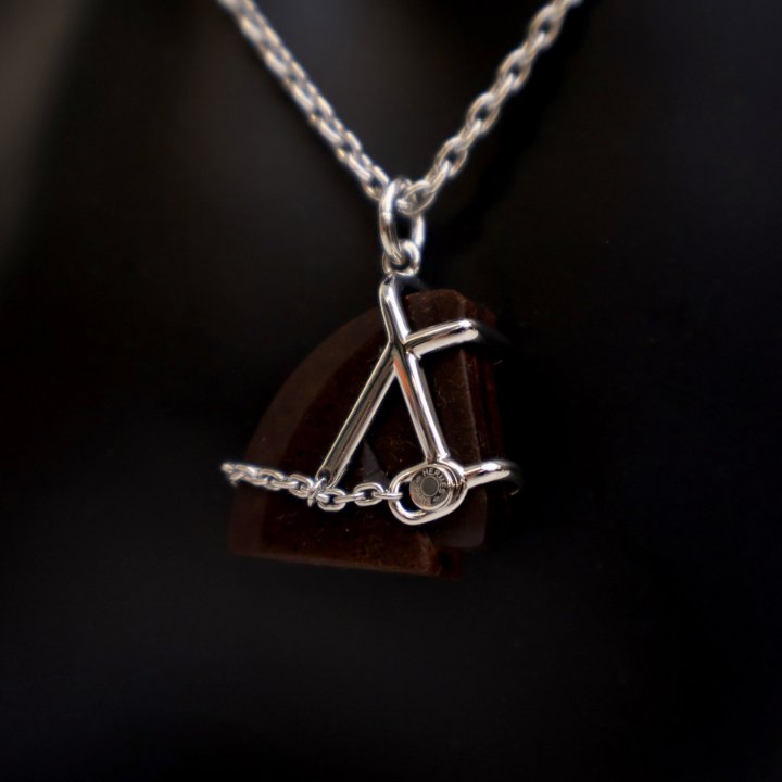 〈お洒落チャーム♪〉HERMES cheval necklace Hermes Cheval Necklace Vulcanium with Palladium Hardware