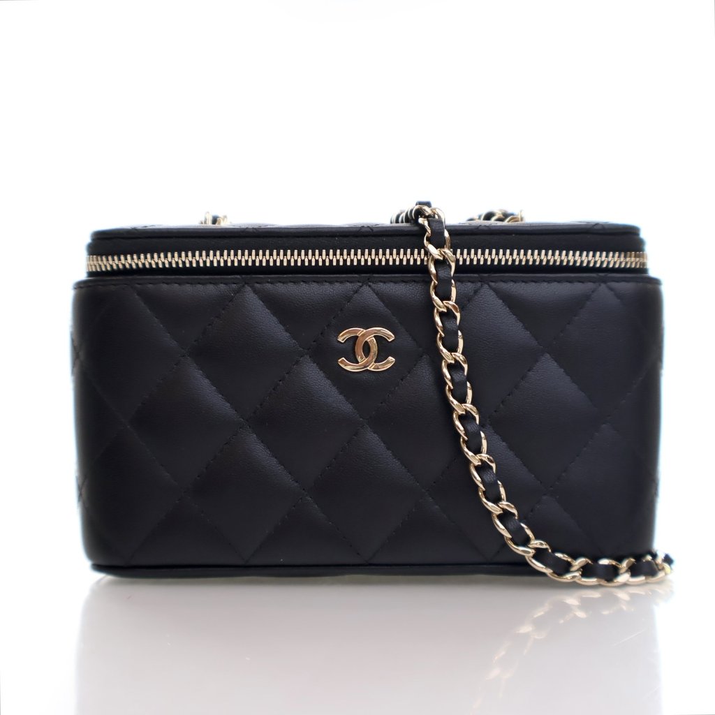 【CHANEL】Chanel vanity case★シャネル【ランク:A】 Chanel Black Lambskin Vanity Case - Luxe Du Jour