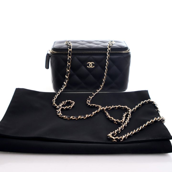 【CHANEL】Chanel vanity case★シャネル【ランク:A】 Chanel Beige Lambskin Metal Top Handle Vanity Case - Luxe Du