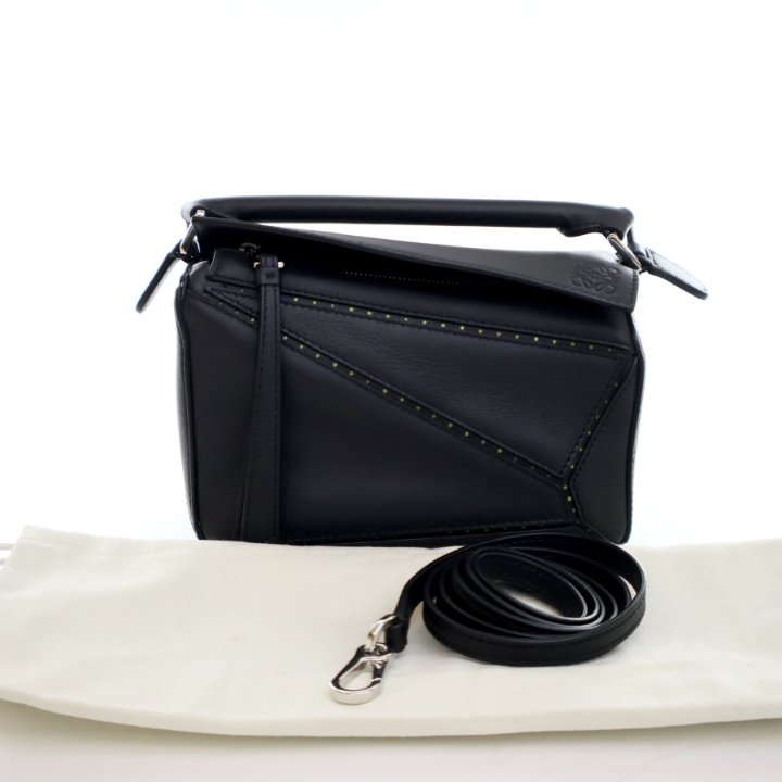【着用2回のみ】LOEWE PUZZLE MINI BLACK 着用2回のみ】LOEWE PUZZLE MINI BLACK｜Yahoo!フリマ（旧PayPay