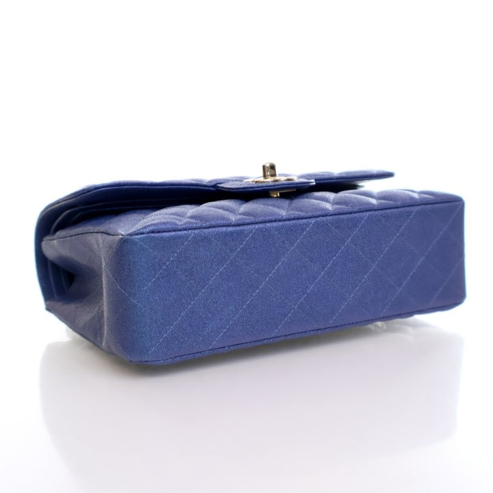 ブルーガールフェザーパーティバッグ 20S Blue Caviar Quilted Classic Flap Medium Light Gold Hardware