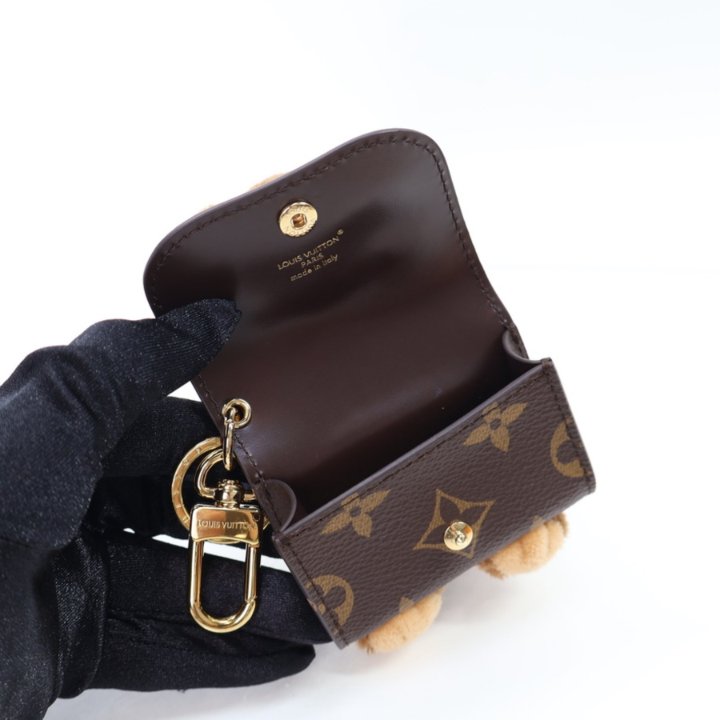 Louis Vuitton Monogram Canvas Cute Cat Pouch Earphone Case