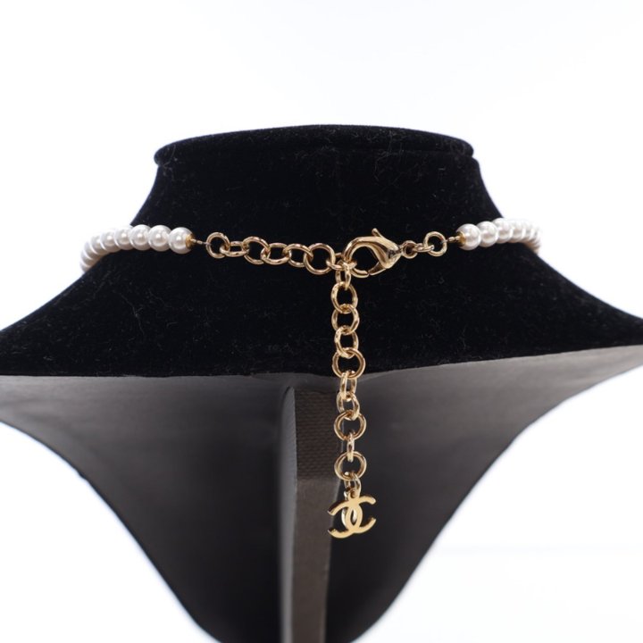 【気高き首もと】CHANEL 25SS Choker Necklace Chanel 25C white double C pearl choker necklace – Wararni.com