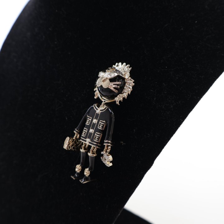 Chanel Lion CC Logo Brooch - Luxe Du Jour