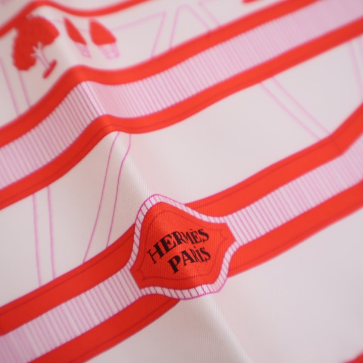 Hermes Les Nouveaux Amoureux Silk Scarf 90 - Luxe Du Jour