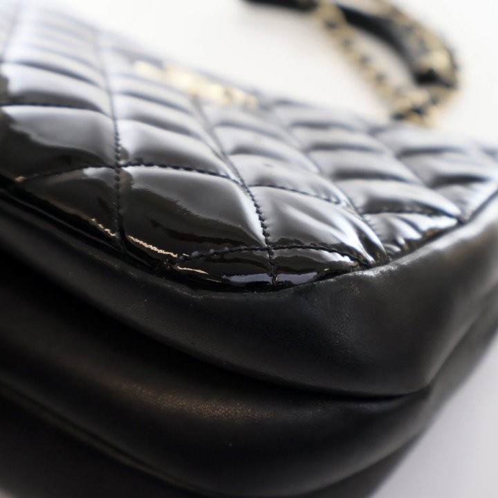 Chanel ドキュメントバッグ Chanel Black Quilted Medium Reissue Camera Case Bag | Yoogi's Closet