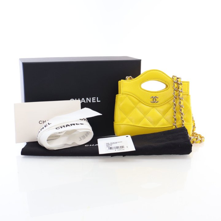 ◆CHANEL◆CHANEL ミニポーチ イエロー Chanel Shiny Calfskin Quilted Small Chanel 22 Yellow 2023