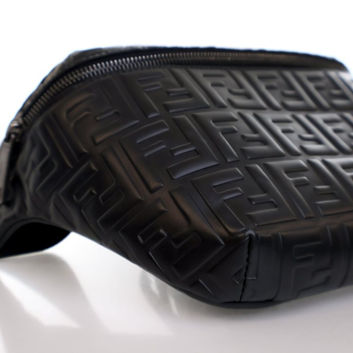 Fendi ブラック ロゴポーチ 7N0134AFBVF1IKJ_02?wid=2000&