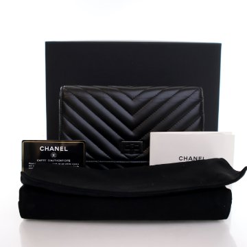 Chanel So Black Calfskin Reissue Wallet On Chain (WOC