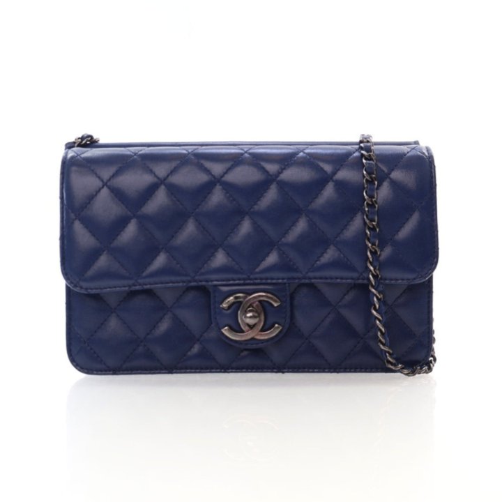 【ヴィンテージ】Rank:S☆Chanel Navy C19 Series28 Flap Bag Chanel Navy Lambskin Crossing Times Flap Bag - Luxe Du Jour