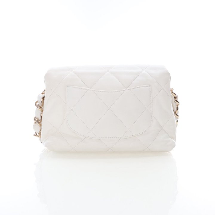 ★上品さが際立つWhite★CHANEL ラージ フラップ バッグ Clutch with chain - グレインド シャイニー カーフスキン
