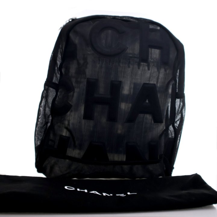 CHANEL ブラック ナイロン リュック Chanel Black Mesh Logo Backpack - Luxe Du Jour