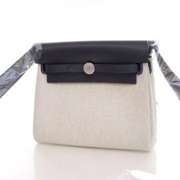 *希少カラー*【HERMES】エレガンス Herbag Zip 20 ミニサイズ 待望の可愛いミニサイズ登場！！ Hermes Herbag Zip 20 (HERMES