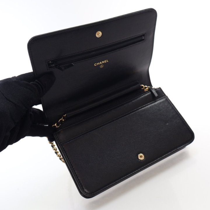 CHANEL、GUCCI等アートペイント14点 グッチのシルクスカーフ「90 x 90」アーティストが“GGパターン