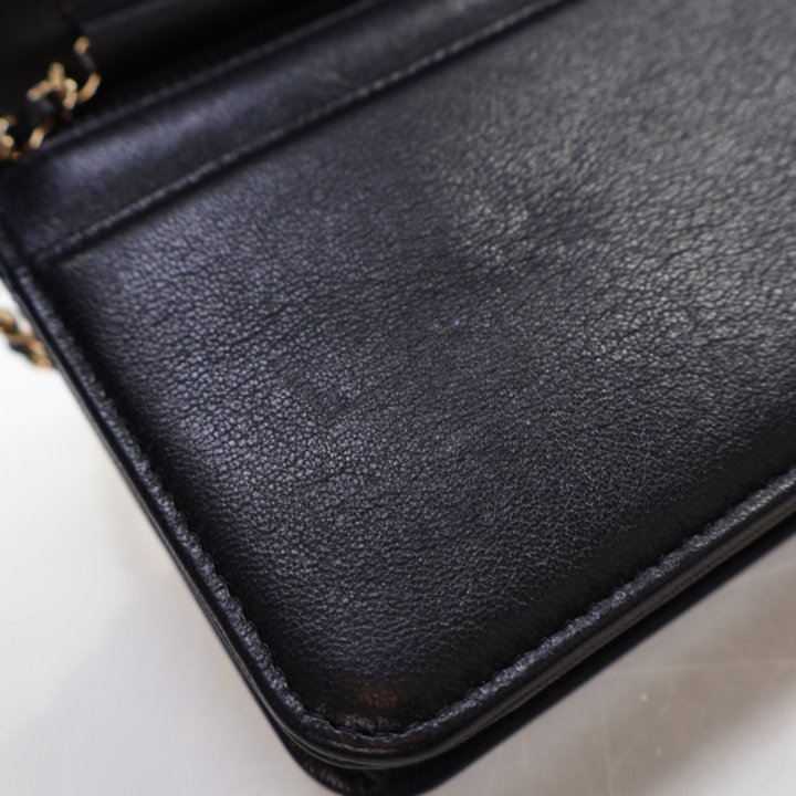 CHANEL、GUCCI等アートペイント14点 グッチのシルクスカーフ「90 x 90」アーティストが“GGパターン