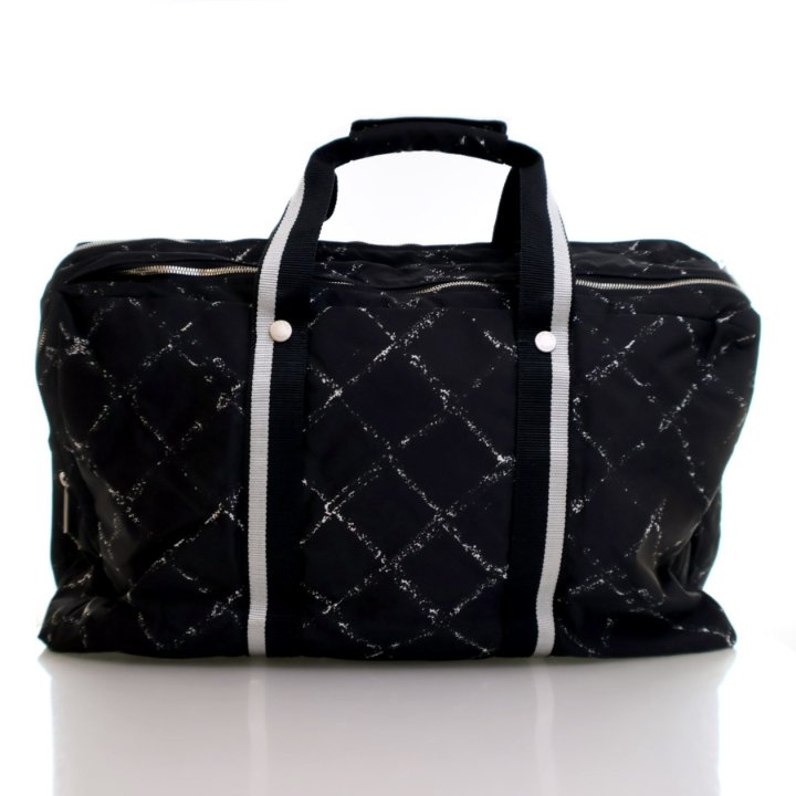 CHANEL バッグ 黒 ナイロン Chanel Black Nylon Travel Ligne Duffle Bag - Luxe Du Jour
